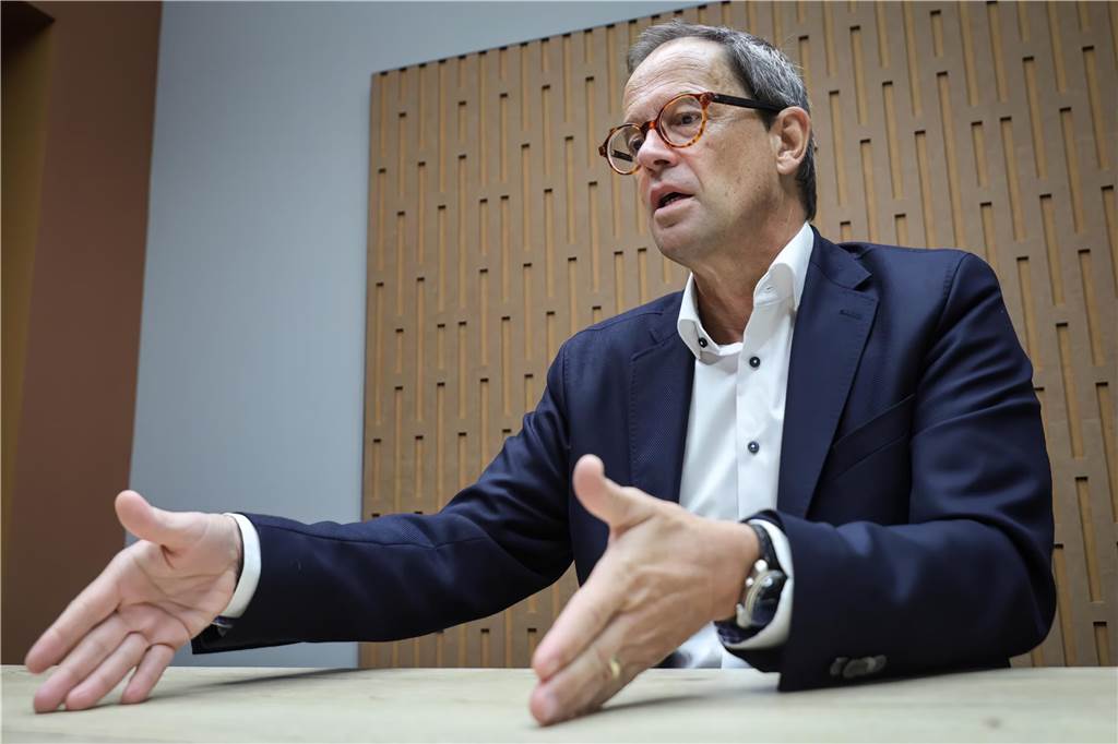 Neue Enthüllungen um "Luftbuchungen" beim Versorger stadtenergie DEW21-Chef Dr. Gerhard Holtmeiter, Nachfolger von Heike Heim, hat gehörige Aufräumarbeit zu leisten.