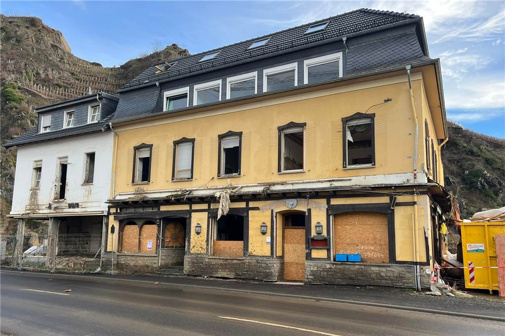 Familie Hawig fährt regelmäßig ins Ahrtal: „Viele Kämpfer kennengelernt“ Ein Haus ist vollkommen ruiniert.