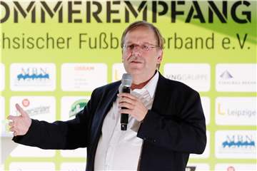 DFB-Vizepräsident Rainer Koch spricht beim Sommerfest des Sächsischen Fußballverbandes (SFV). Foto: Sebastian Willnow