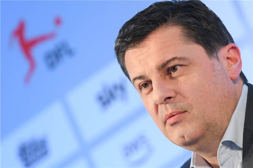 DFL-Chef Seifert forciert Pläne zu finanziellen Obergrenzen DFL-Chef Christian Seifert will Gehälter, Ablösesummen und Beraterhonorare begrenzen.
