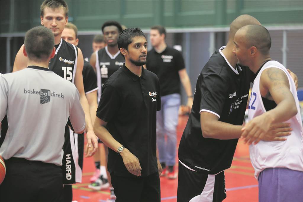 Drei Teams, ein Ziel - eine spannende Erstregionalliga-Saison beginnt Dhnesch Kubendrarajah ist neuer Trainer bei Citybasket Recklinghausen.