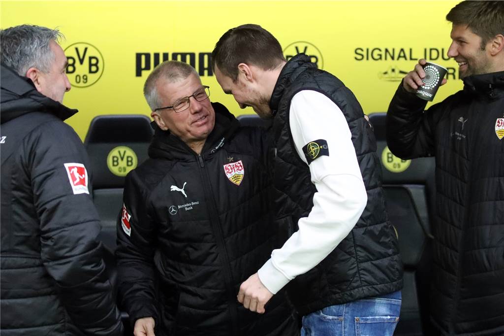 BVB-Legende Kevin Großkreutz über VfB-Trennung: „Es kam nur von einer Person“ Michael Meusch und Kevin Großkreutz begrüßen sich herzlich.