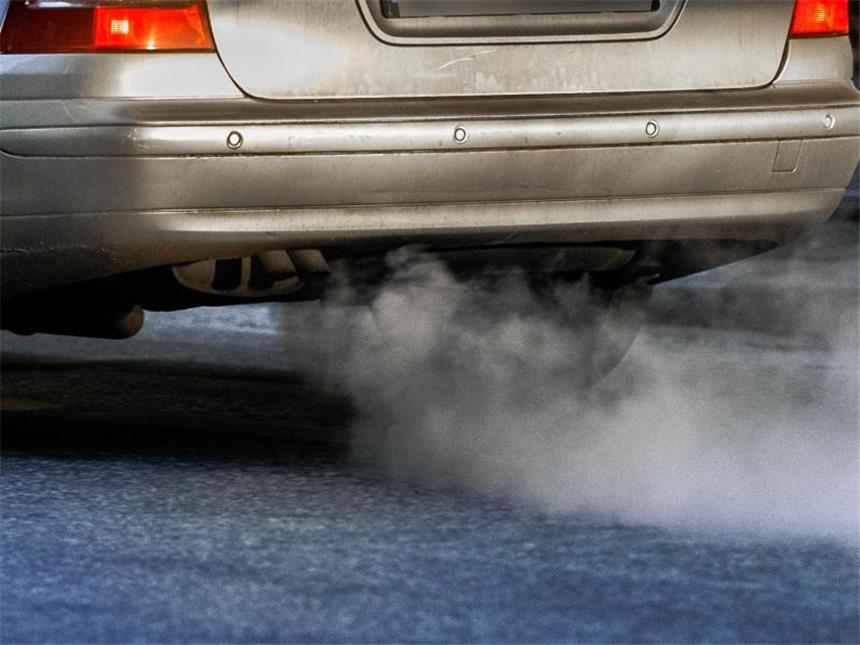 Twintec rüstet Euro-5-Diesel für blaue Plakette nach Dicke Luft: Sollte die blaue Plakette kommen, dürfen ältere Diesel unter Umständen bald nicht mehr in die Innenstädte. Foto: Markus Scholz/dpa-tmn