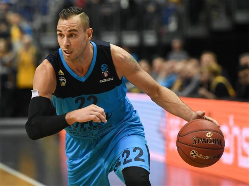 ALBA schließt Eurocup-Saison mit Heimniederlage ab Die 18 Punkte von Carl English reichten ALBA nicht zum Sieg. Foto: Soeren Stache