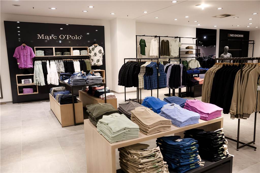 Die 1.900 Quadratmeter große Fläche im Untergeschoss des Modehauses Sinn sieht völlig verändert aus, hat eine neue Struktur bekommen. Und: Viele Marken sind hinzugekommen.