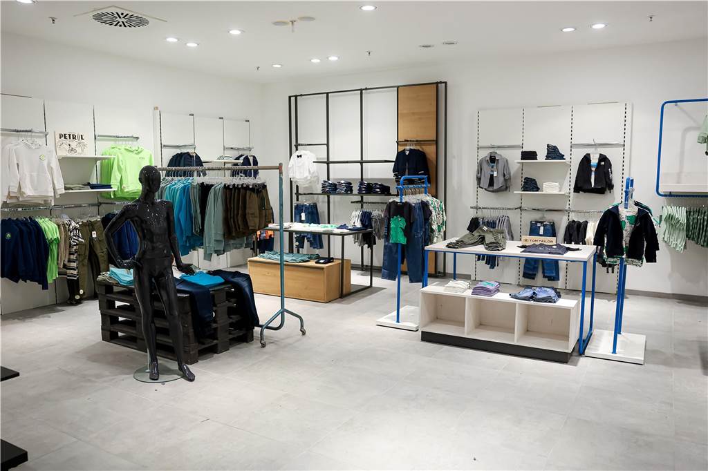 Die 1.900 Quadratmeter große Fläche im Untergeschoss des Modehauses Sinn sieht völlig verändert aus, hat eine neue Struktur bekommen. Und: Viele Marken sind hinzugekommen.