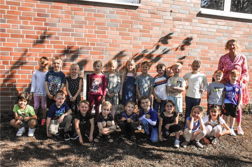 Viele Bilder von den I-Dötzchen: Das sind die neuen Erstklässler in Werne Die 1a der Uhlandschule wird von Inga Schröder unterrichtet.