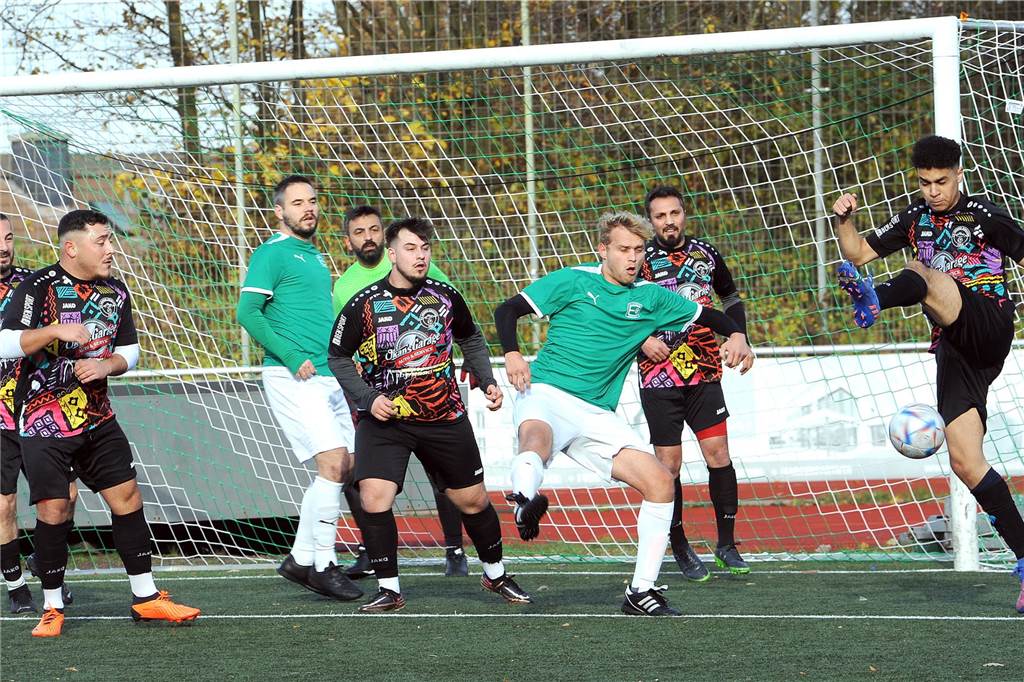 Die 2. Mannschaft der SG Eintracht Ergste hat gegen den FC Hemer Erciyes mit 5:1 gewonnen.