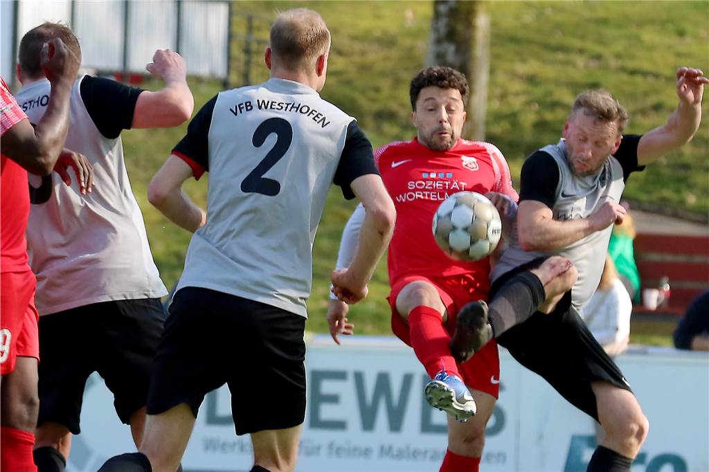 Die 2. Mannschaft des VfB Westhofen hat beim Kirchhörder SC II mit 2:4 verloren.