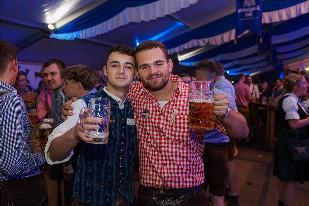 Die 2.000 Karten für das Oktoberfest der Landjugend Kirchhellen und des VfB am 2. Oktober waren schnell ausverkauft. Die Besucher genossen eine tolle Party.