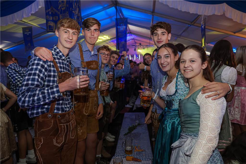 Die 2.000 Karten für das Oktoberfest der Landjugend Kirchhellen und des VfB am 2. Oktober waren schnell ausverkauft. Die Besucher genossen eine tolle Party.