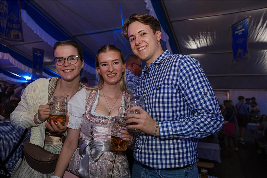 Die 2.000 Karten für das Oktoberfest der Landjugend Kirchhellen und des VfB am 2. Oktober waren schnell ausverkauft. Die Besucher genossen eine tolle Party.