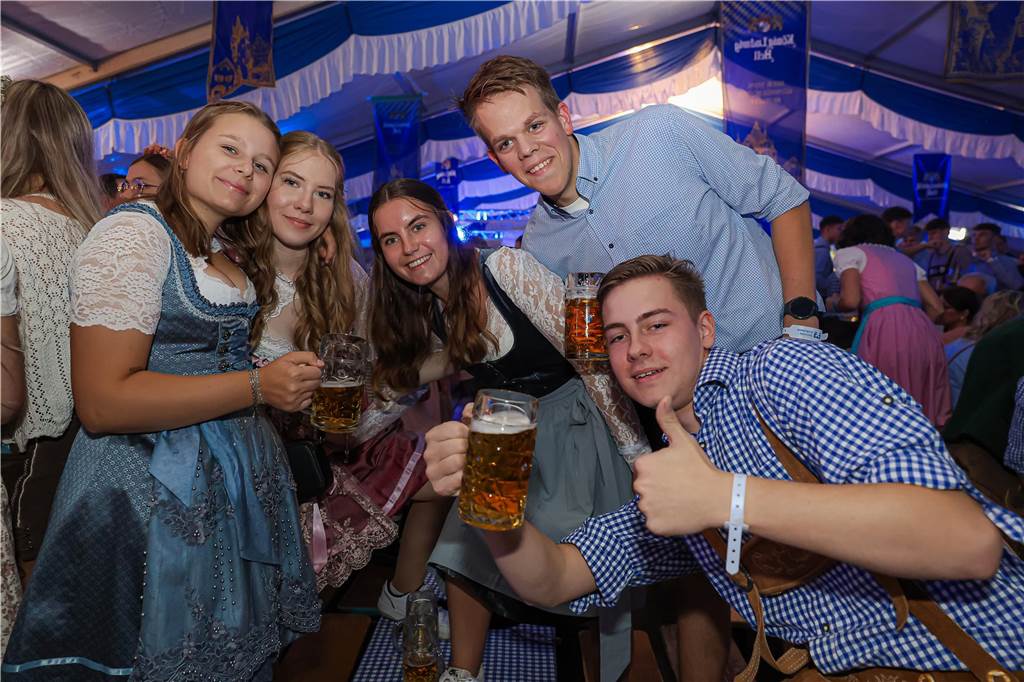 Die 2.000 Karten für das Oktoberfest der Landjugend Kirchhellen und des VfB am 2. Oktober waren schnell ausverkauft. Die Besucher genossen eine tolle Party.