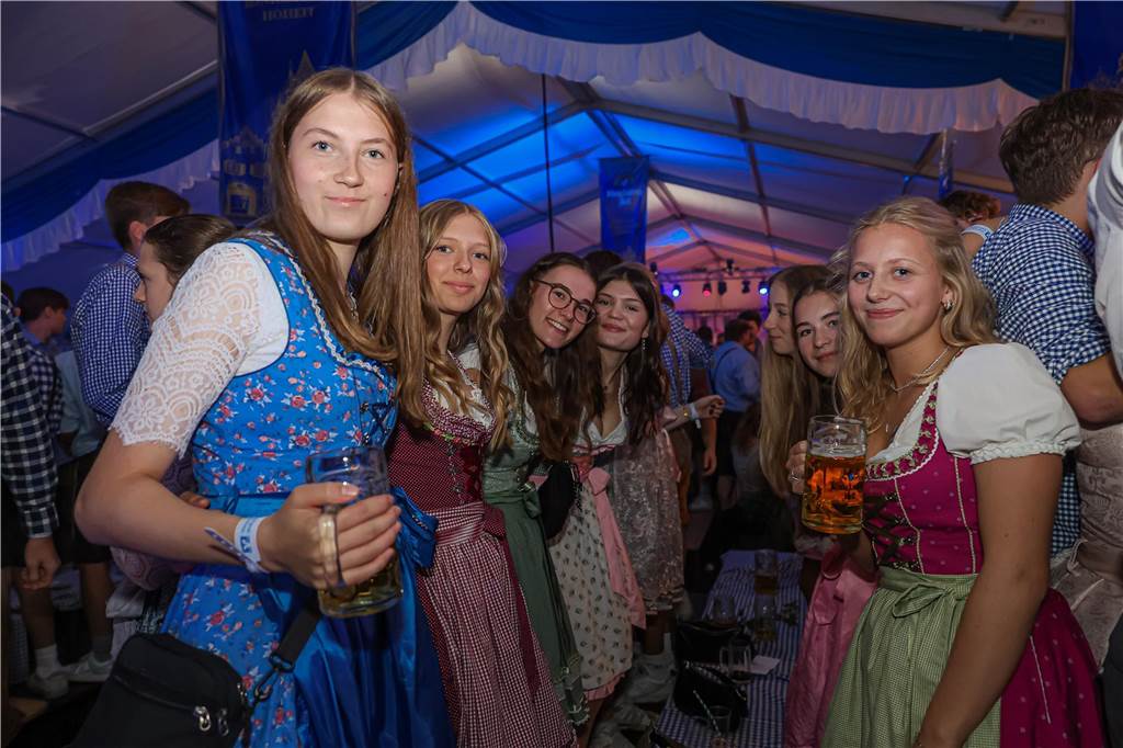 Die 2.000 Karten für das Oktoberfest der Landjugend Kirchhellen und des VfB am 2. Oktober waren schnell ausverkauft. Die Besucher genossen eine tolle Party.