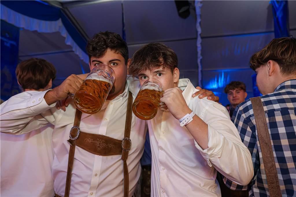 Die 2.000 Karten für das Oktoberfest der Landjugend Kirchhellen und des VfB am 2. Oktober waren schnell ausverkauft. Die Besucher genossen eine tolle Party.