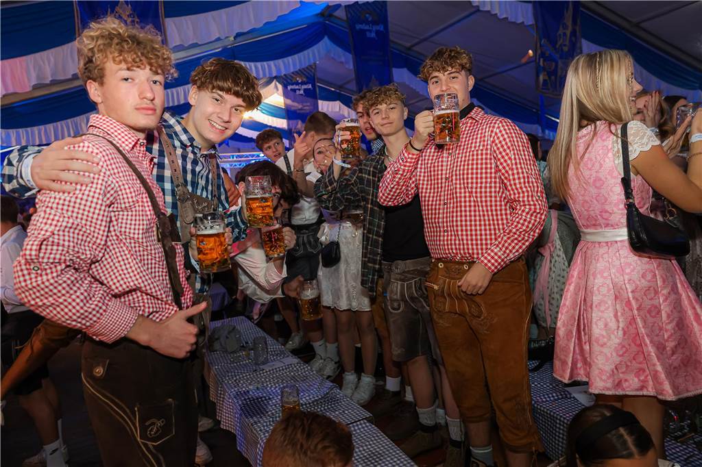 Die 2.000 Karten für das Oktoberfest der Landjugend Kirchhellen und des VfB am 2. Oktober waren schnell ausverkauft. Die Besucher genossen eine tolle Party.