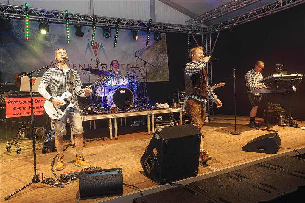 Die 2.000 Karten für das Oktoberfest der Landjugend Kirchhellen und des VfB am 2. Oktober waren schnell ausverkauft. Die Besucher genossen eine tolle Party.