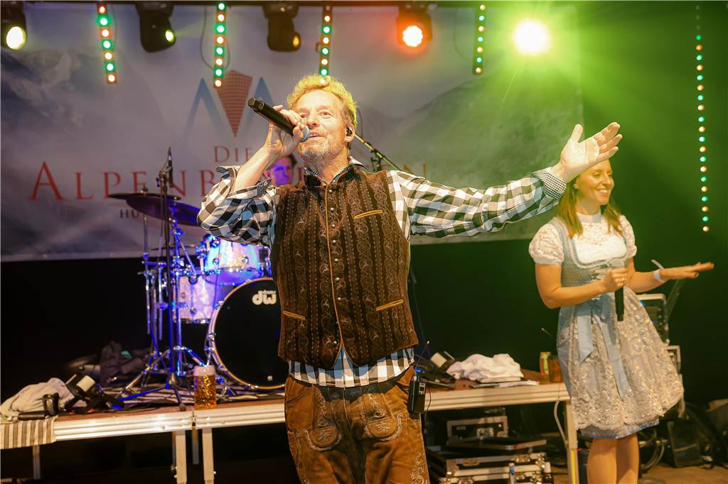 Die 2.000 Karten für das Oktoberfest der Landjugend Kirchhellen und des VfB am 2. Oktober waren schnell ausverkauft. Die Besucher genossen eine tolle Party.