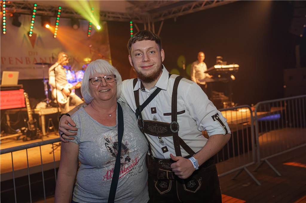 Die 2.000 Karten für das Oktoberfest der Landjugend Kirchhellen und des VfB am 2. Oktober waren schnell ausverkauft. Die Besucher genossen eine tolle Party.