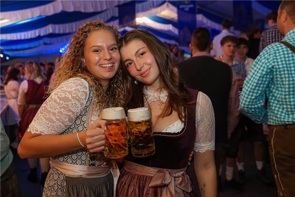 Die 2.000 Karten für das Oktoberfest der Landjugend Kirchhellen und des VfB am 2. Oktober waren schnell ausverkauft. Die Besucher genossen eine tolle Party.