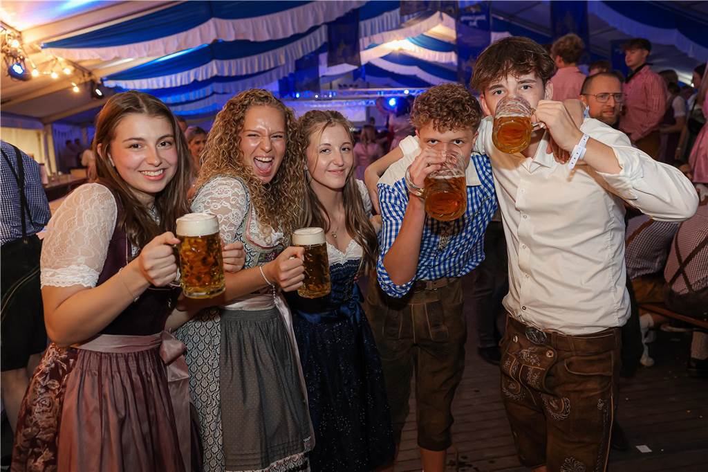 Die 2.000 Karten für das Oktoberfest der Landjugend Kirchhellen und des VfB am 2. Oktober waren schnell ausverkauft. Die Besucher genossen eine tolle Party.
