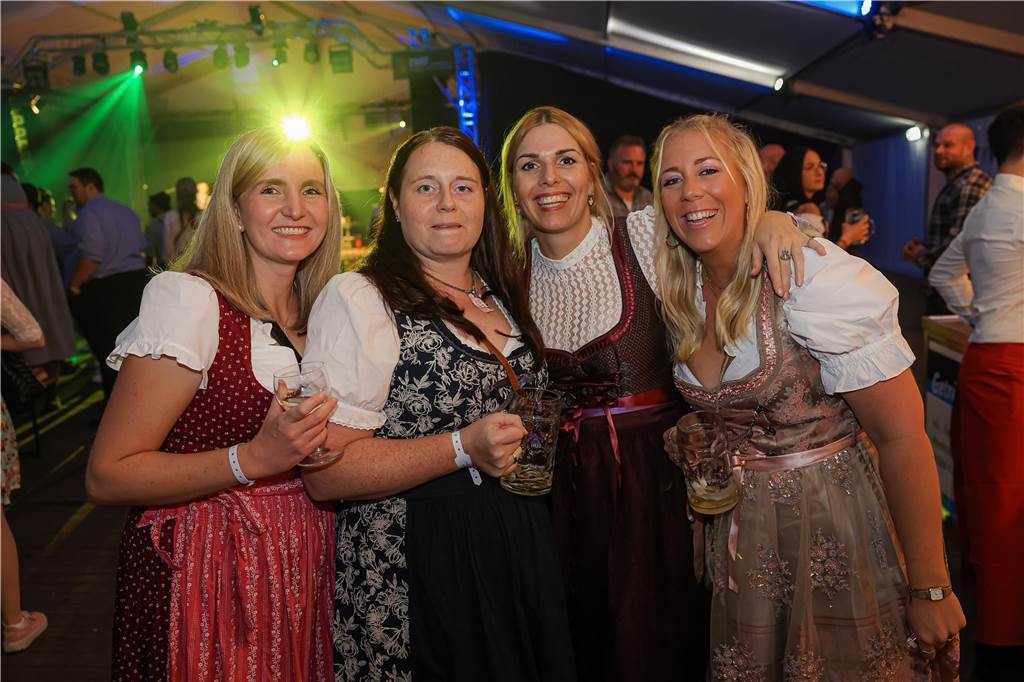 Die 2.000 Karten für das Oktoberfest der Landjugend Kirchhellen und des VfB am 2. Oktober waren schnell ausverkauft. Die Besucher genossen eine tolle Party.