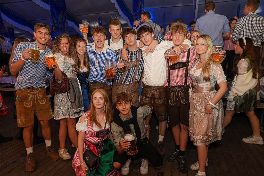Die 2.000 Karten für das Oktoberfest der Landjugend Kirchhellen und des VfB am 2. Oktober waren schnell ausverkauft. Die Besucher genossen eine tolle Party.