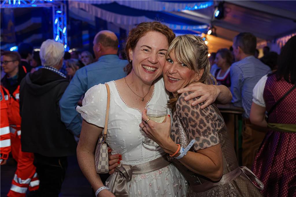 Die 2.000 Karten für das Oktoberfest der Landjugend Kirchhellen und des VfB am 2. Oktober waren schnell ausverkauft. Die Besucher genossen eine tolle Party.