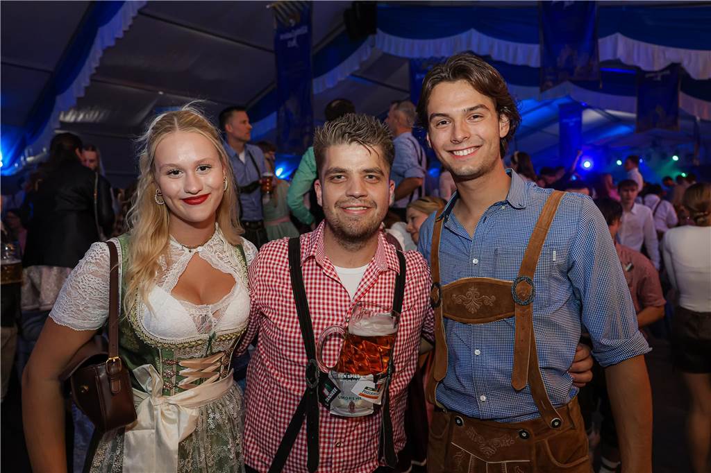 Die 2.000 Karten für das Oktoberfest der Landjugend Kirchhellen und des VfB am 2. Oktober waren schnell ausverkauft. Die Besucher genossen eine tolle Party.