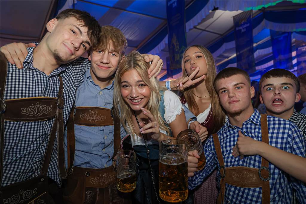 Die 2.000 Karten für das Oktoberfest der Landjugend Kirchhellen und des VfB am 2. Oktober waren schnell ausverkauft. Die Besucher genossen eine tolle Party.