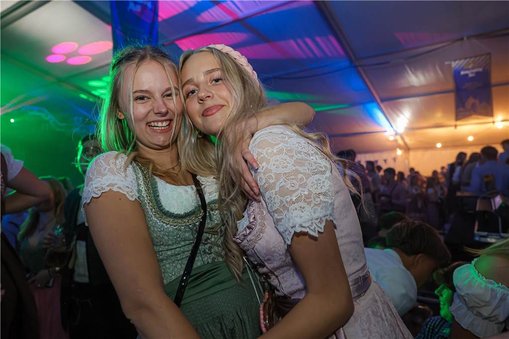 Die 2.000 Karten für das Oktoberfest der Landjugend Kirchhellen und des VfB am 2. Oktober waren schnell ausverkauft. Die Besucher genossen eine tolle Party.