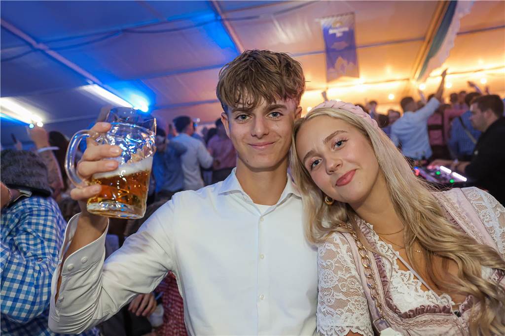 Die 2.000 Karten für das Oktoberfest der Landjugend Kirchhellen und des VfB am 2. Oktober waren schnell ausverkauft. Die Besucher genossen eine tolle Party.