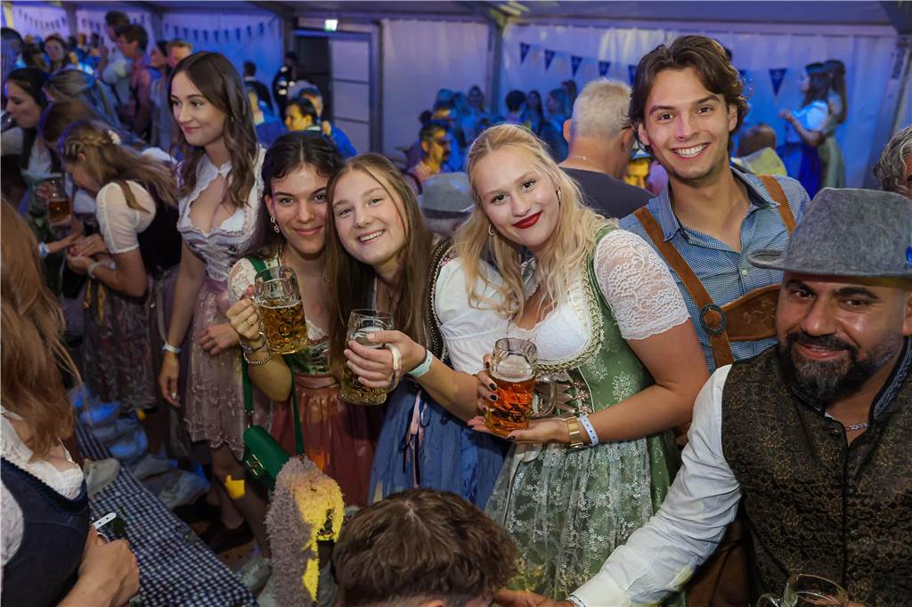 Die 2.000 Karten für das Oktoberfest der Landjugend Kirchhellen und des VfB am 2. Oktober waren schnell ausverkauft. Die Besucher genossen eine tolle Party.