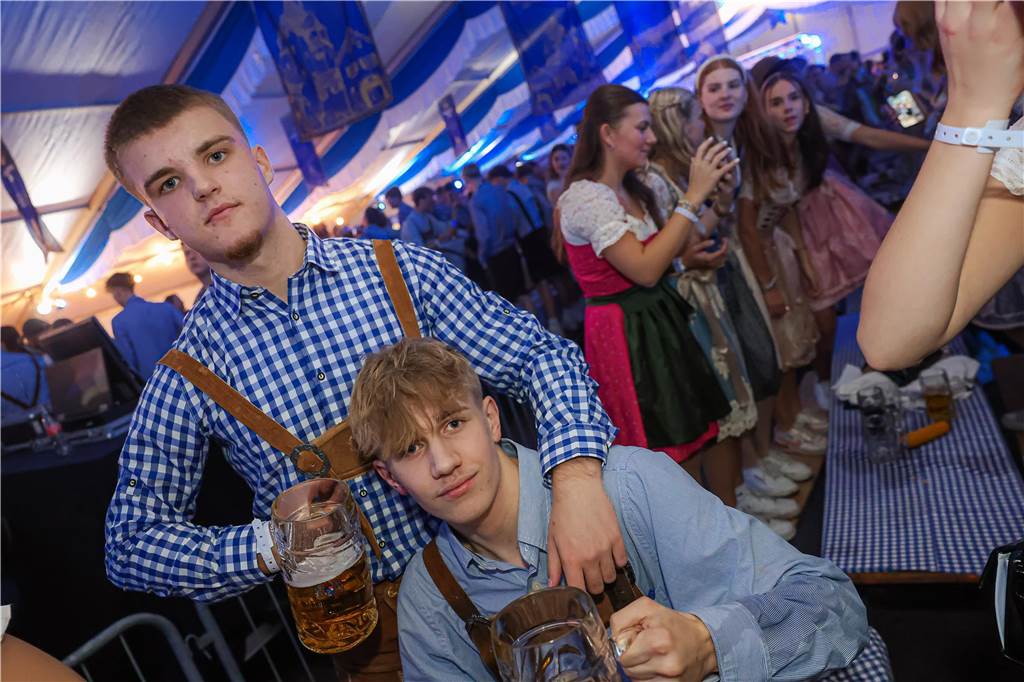 Die 2.000 Karten für das Oktoberfest der Landjugend Kirchhellen und des VfB am 2. Oktober waren schnell ausverkauft. Die Besucher genossen eine tolle Party.