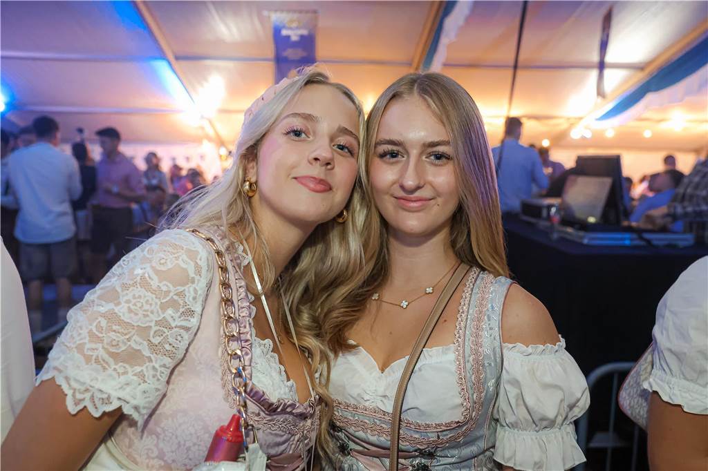 Die 2.000 Karten für das Oktoberfest der Landjugend Kirchhellen und des VfB am 2. Oktober waren schnell ausverkauft. Die Besucher genossen eine tolle Party.