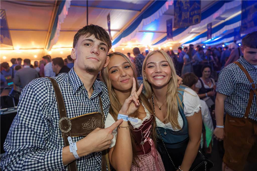 Die 2.000 Karten für das Oktoberfest der Landjugend Kirchhellen und des VfB am 2. Oktober waren schnell ausverkauft. Die Besucher genossen eine tolle Party.