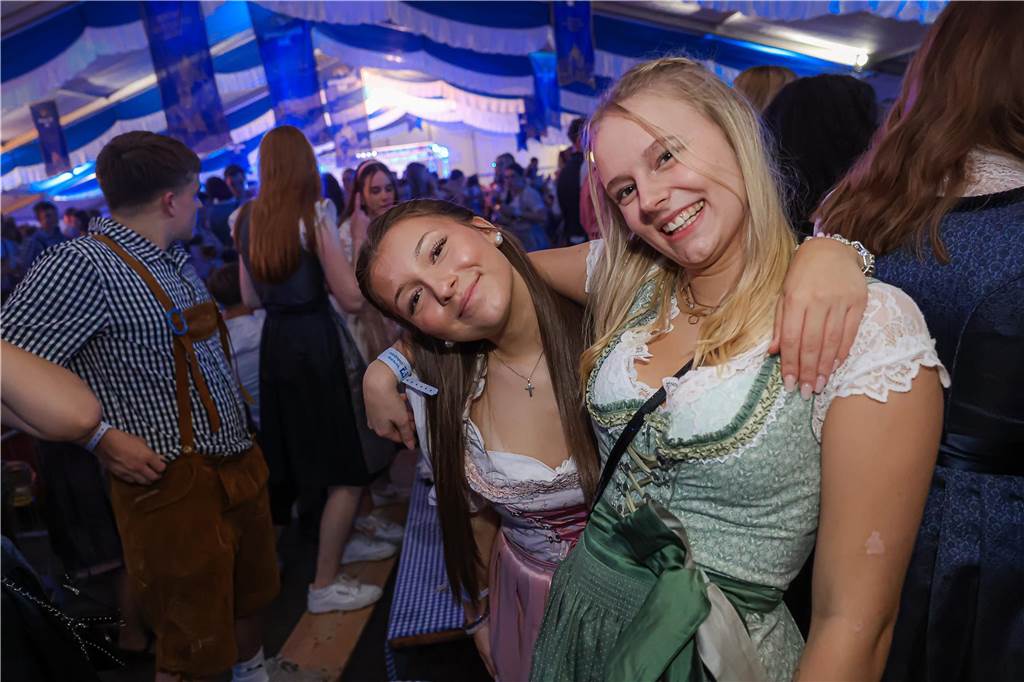 Die 2.000 Karten für das Oktoberfest der Landjugend Kirchhellen und des VfB am 2. Oktober waren schnell ausverkauft. Die Besucher genossen eine tolle Party.
