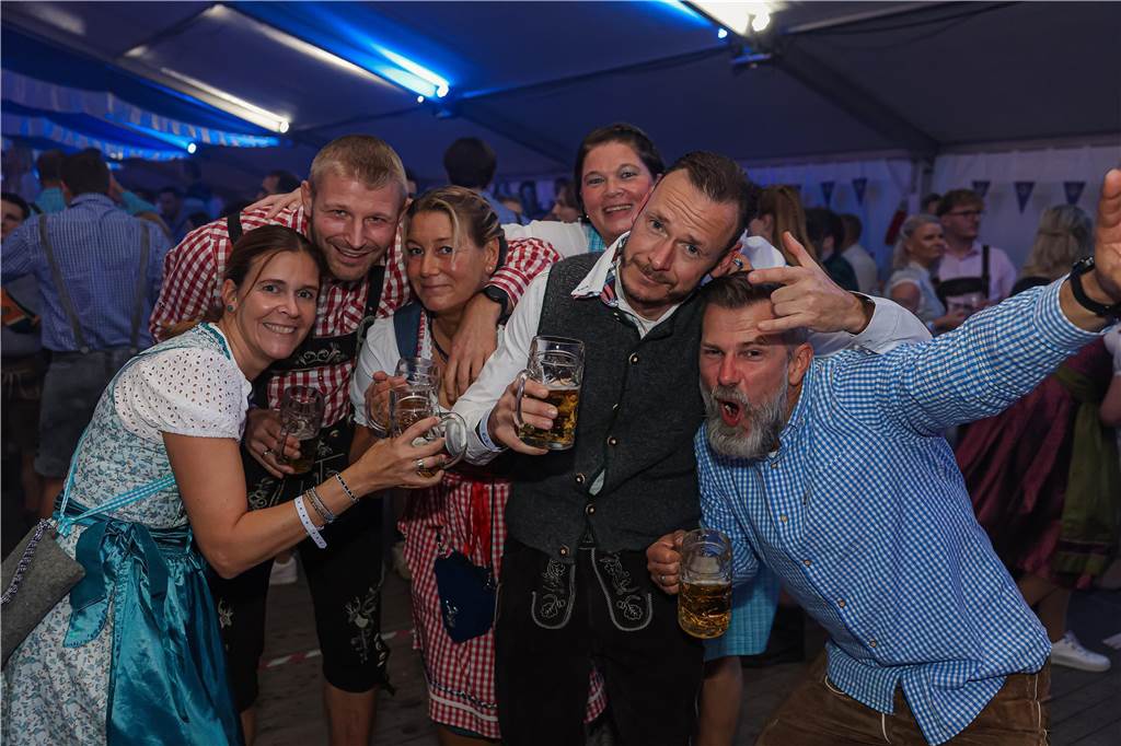 Die 2.000 Karten für das Oktoberfest der Landjugend Kirchhellen und des VfB am 2. Oktober waren schnell ausverkauft. Die Besucher genossen eine tolle Party.