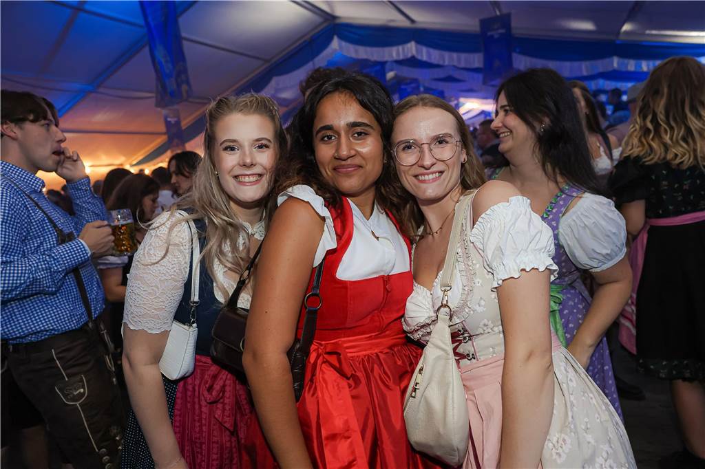 Die 2.000 Karten für das Oktoberfest der Landjugend Kirchhellen und des VfB am 2. Oktober waren schnell ausverkauft. Die Besucher genossen eine tolle Party.