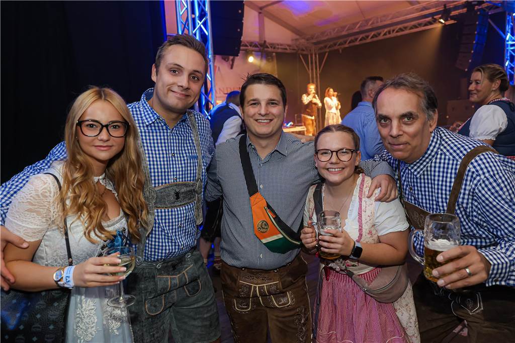Die 2.000 Karten für das Oktoberfest der Landjugend Kirchhellen und des VfB am 2. Oktober waren schnell ausverkauft. Die Besucher genossen eine tolle Party.