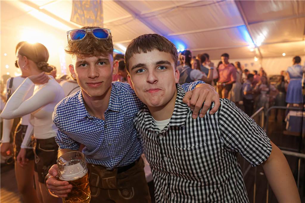 Die 2.000 Karten für das Oktoberfest der Landjugend Kirchhellen und des VfB am 2. Oktober waren schnell ausverkauft. Die Besucher genossen eine tolle Party.