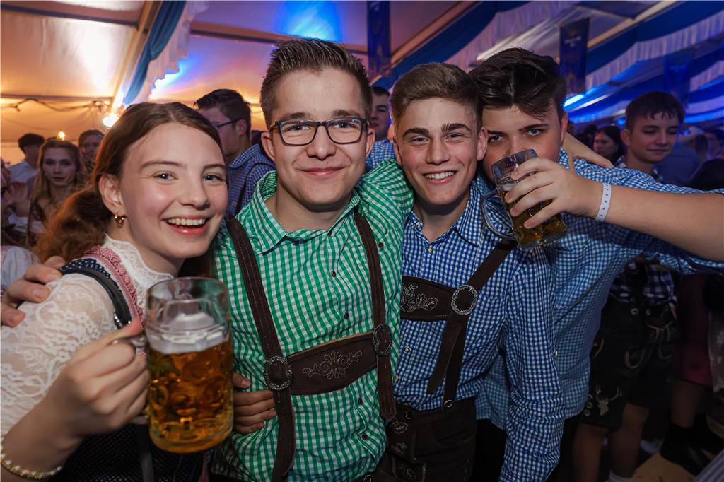 Die 2.000 Karten für das Oktoberfest der Landjugend Kirchhellen und des VfB am 2. Oktober waren schnell ausverkauft. Die Besucher genossen eine tolle Party.