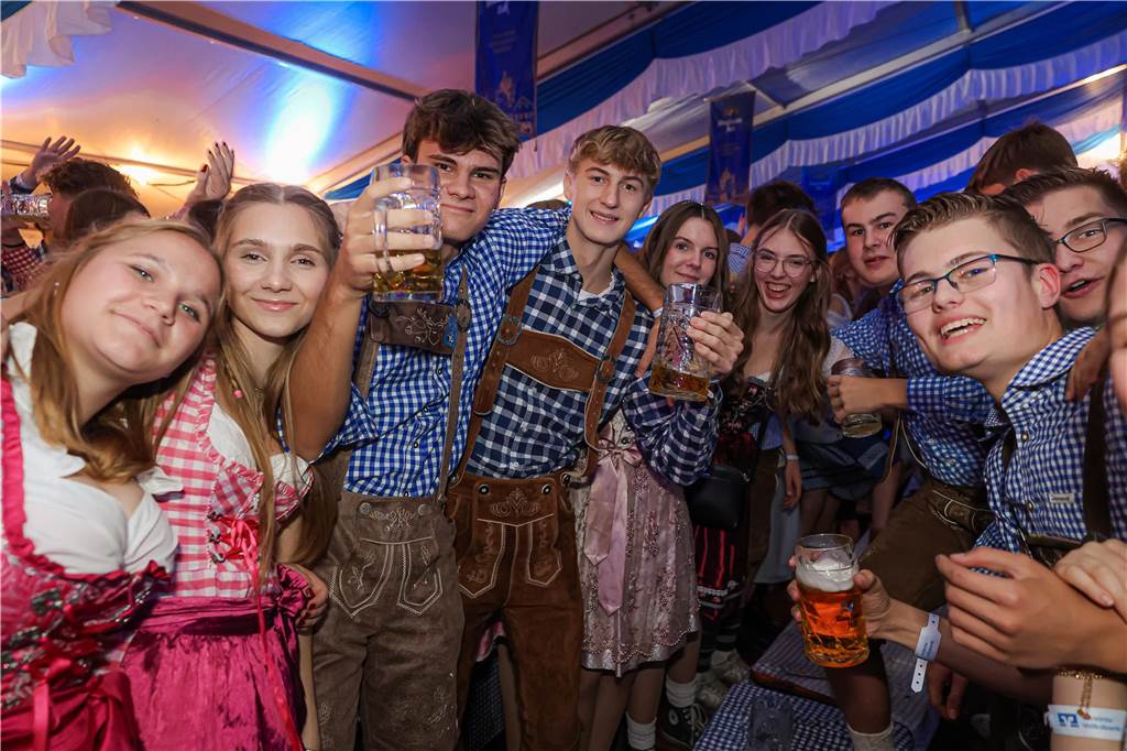 Die 2.000 Karten für das Oktoberfest der Landjugend Kirchhellen und des VfB am 2. Oktober waren schnell ausverkauft. Die Besucher genossen eine tolle Party.