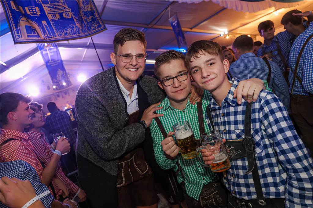 Die 2.000 Karten für das Oktoberfest der Landjugend Kirchhellen und des VfB am 2. Oktober waren schnell ausverkauft. Die Besucher genossen eine tolle Party.