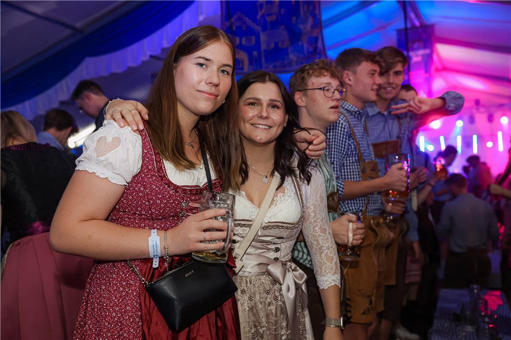 Die 2.000 Karten für das Oktoberfest der Landjugend Kirchhellen und des VfB am 2. Oktober waren schnell ausverkauft. Die Besucher genossen eine tolle Party.