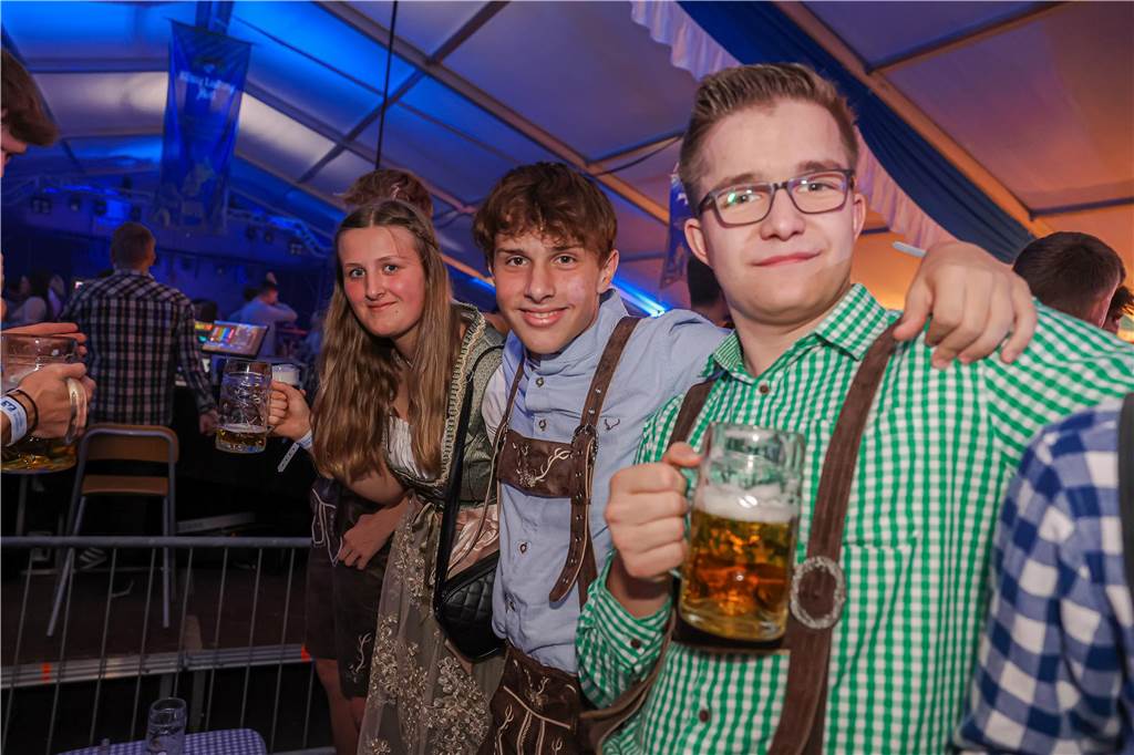 Die 2.000 Karten für das Oktoberfest der Landjugend Kirchhellen und des VfB am 2. Oktober waren schnell ausverkauft. Die Besucher genossen eine tolle Party.