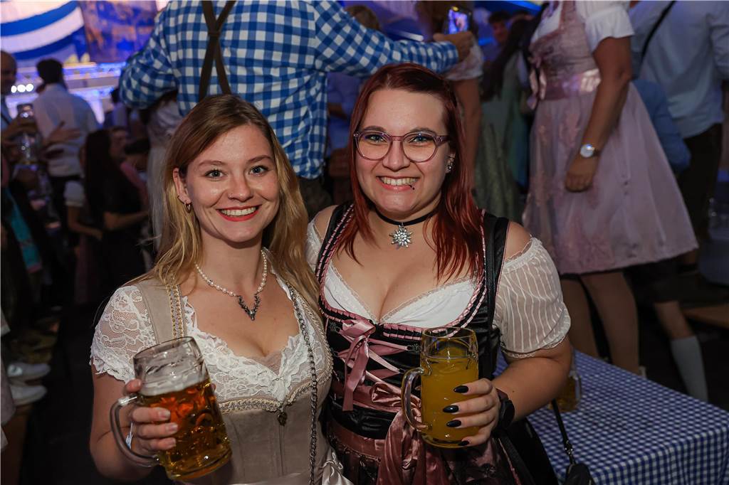 Die 2.000 Karten für das Oktoberfest der Landjugend Kirchhellen und des VfB am 2. Oktober waren schnell ausverkauft. Die Besucher genossen eine tolle Party.