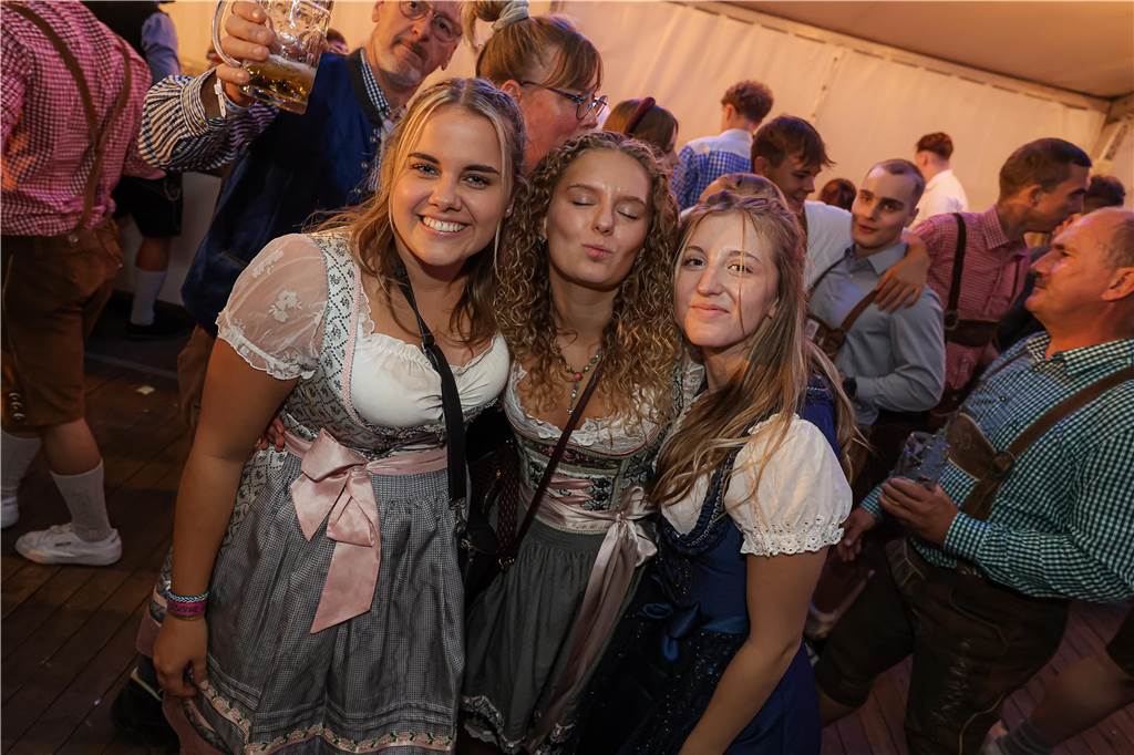 Die 2.000 Karten für das Oktoberfest der Landjugend Kirchhellen und des VfB am 2. Oktober waren schnell ausverkauft. Die Besucher genossen eine tolle Party.