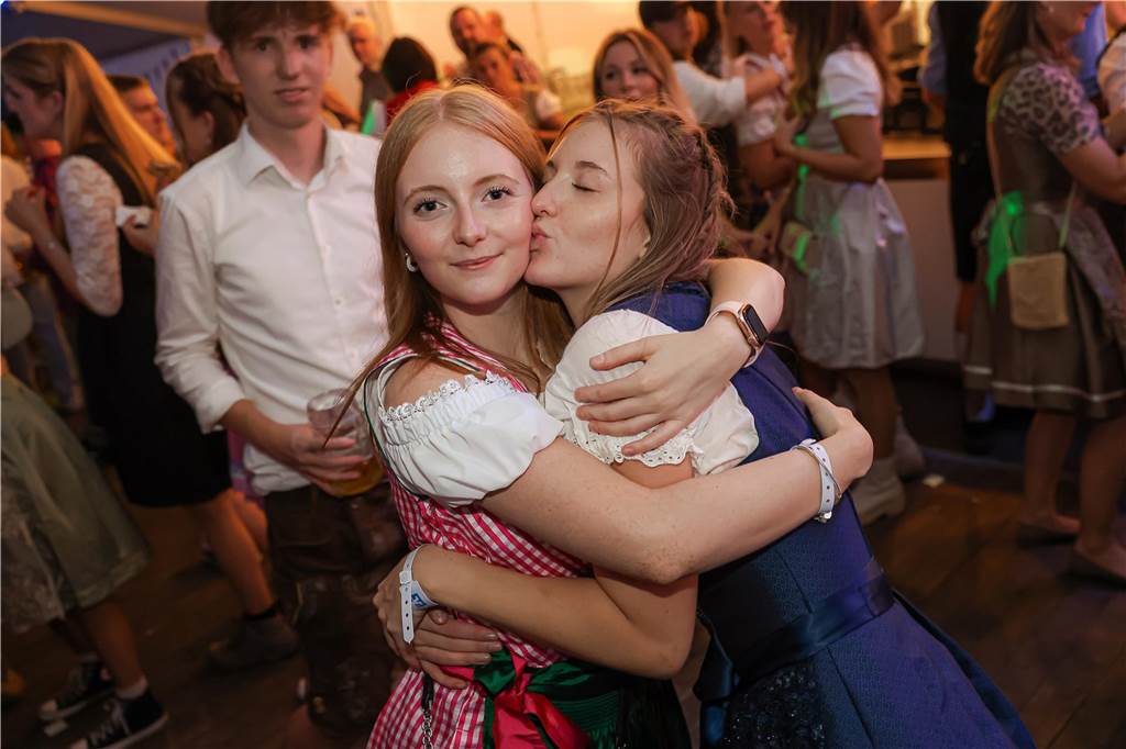 Die 2.000 Karten für das Oktoberfest der Landjugend Kirchhellen und des VfB am 2. Oktober waren schnell ausverkauft. Die Besucher genossen eine tolle Party.