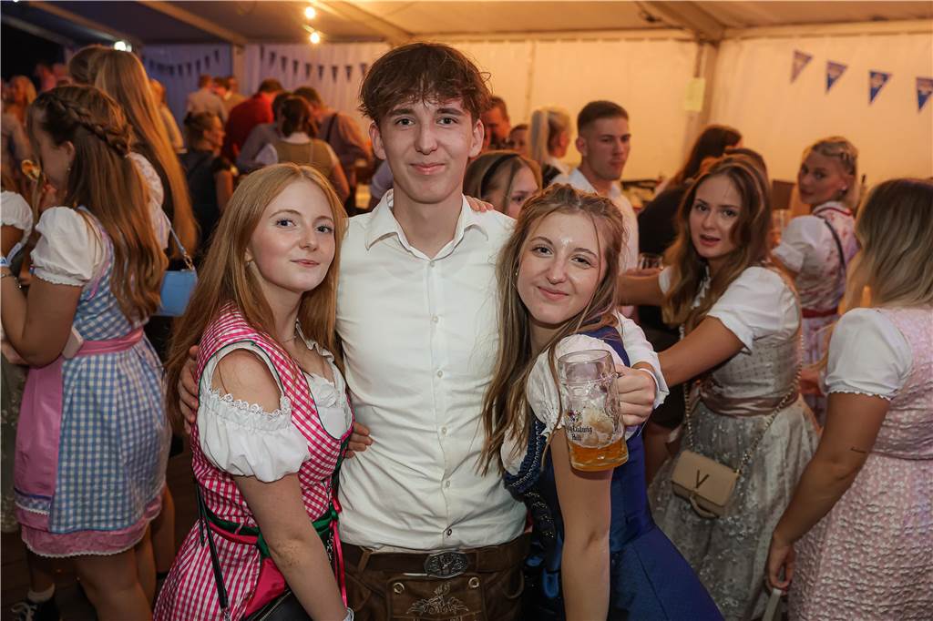 Die 2.000 Karten für das Oktoberfest der Landjugend Kirchhellen und des VfB am 2. Oktober waren schnell ausverkauft. Die Besucher genossen eine tolle Party.